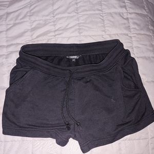 Woman's basic shorts